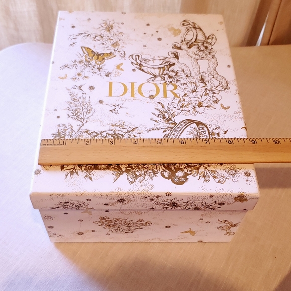 Dior Gift Box Holiday Edition Medium White and Gold Constellations Butterflies - Picture 3 of 13